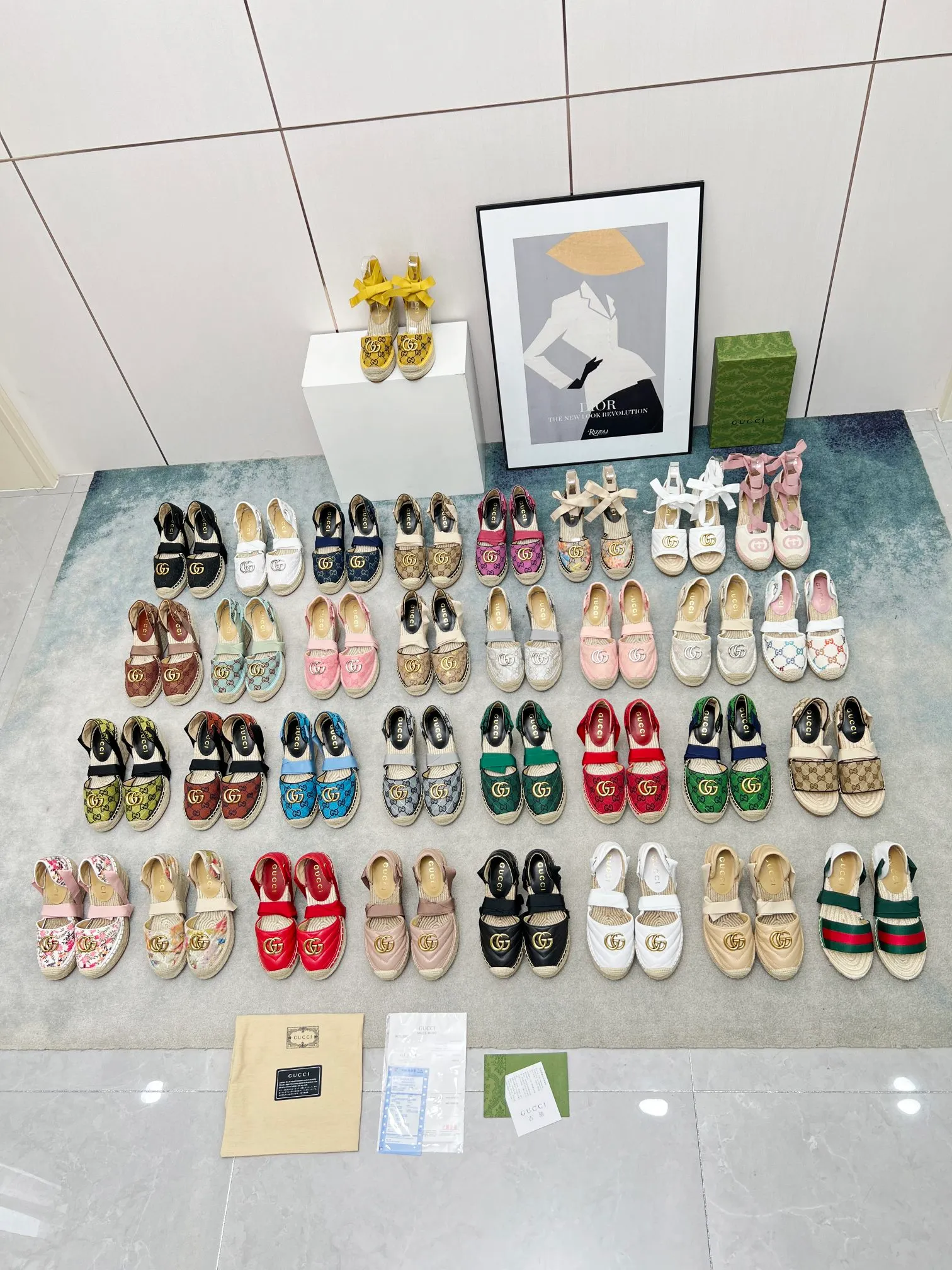 👟👟Ex-factory price 440👟👟 GUCCI wedge fisherman sandals, thick-soled straw, high-end quality, fabric: double G fabric, electric embroidery, lining: mixed sheepskin lining, yardage: 35～42, color: black and gray. Dear new and old customers, the picture has been updated, please transfer the image to change. The upgraded version of the wedge heel currently has more than 40 colors. Transfer the image and sell it.